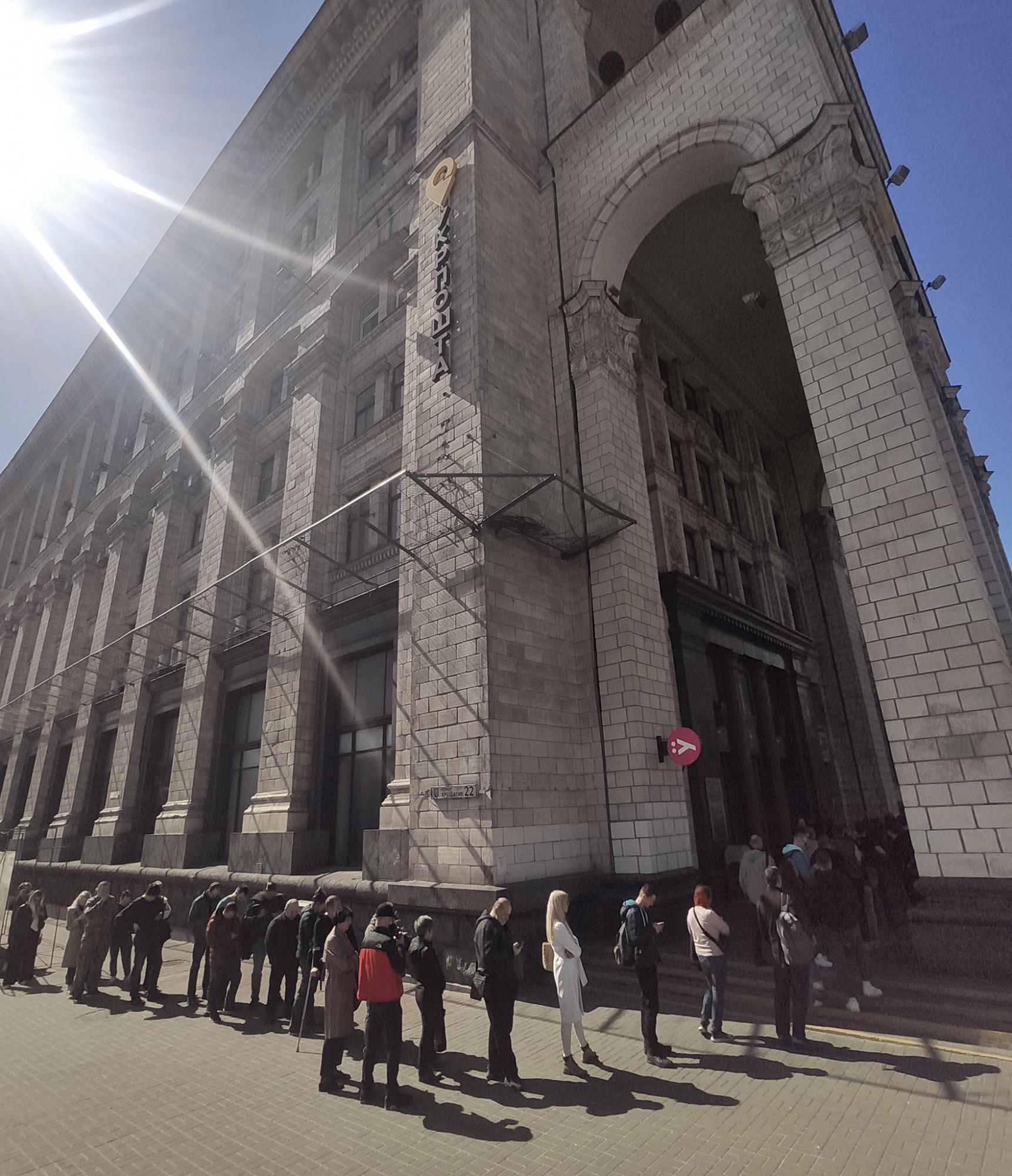 Марка з кораблем від Укрпошти б'є всі рекорди: черга більша, ніж за iPhone