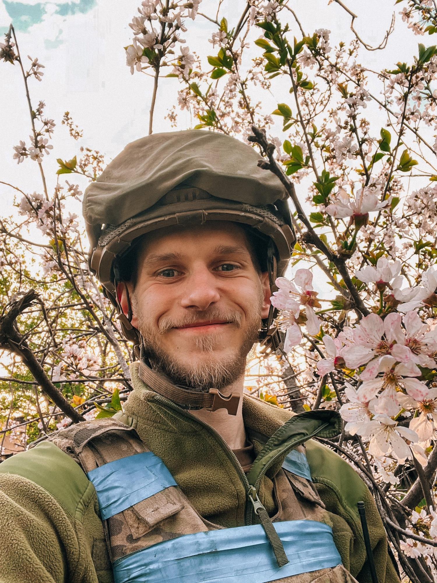 Воин Света: эту фотографию защитника Мариуполя с "Азовсталь" должен увидеть весь мир!