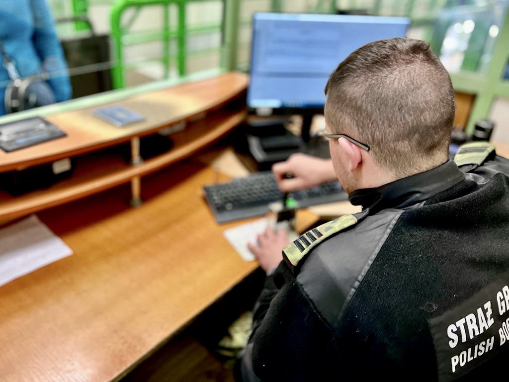 Біженцям у Польщі призначають нові виплати 450 євро: як отримати допомогу