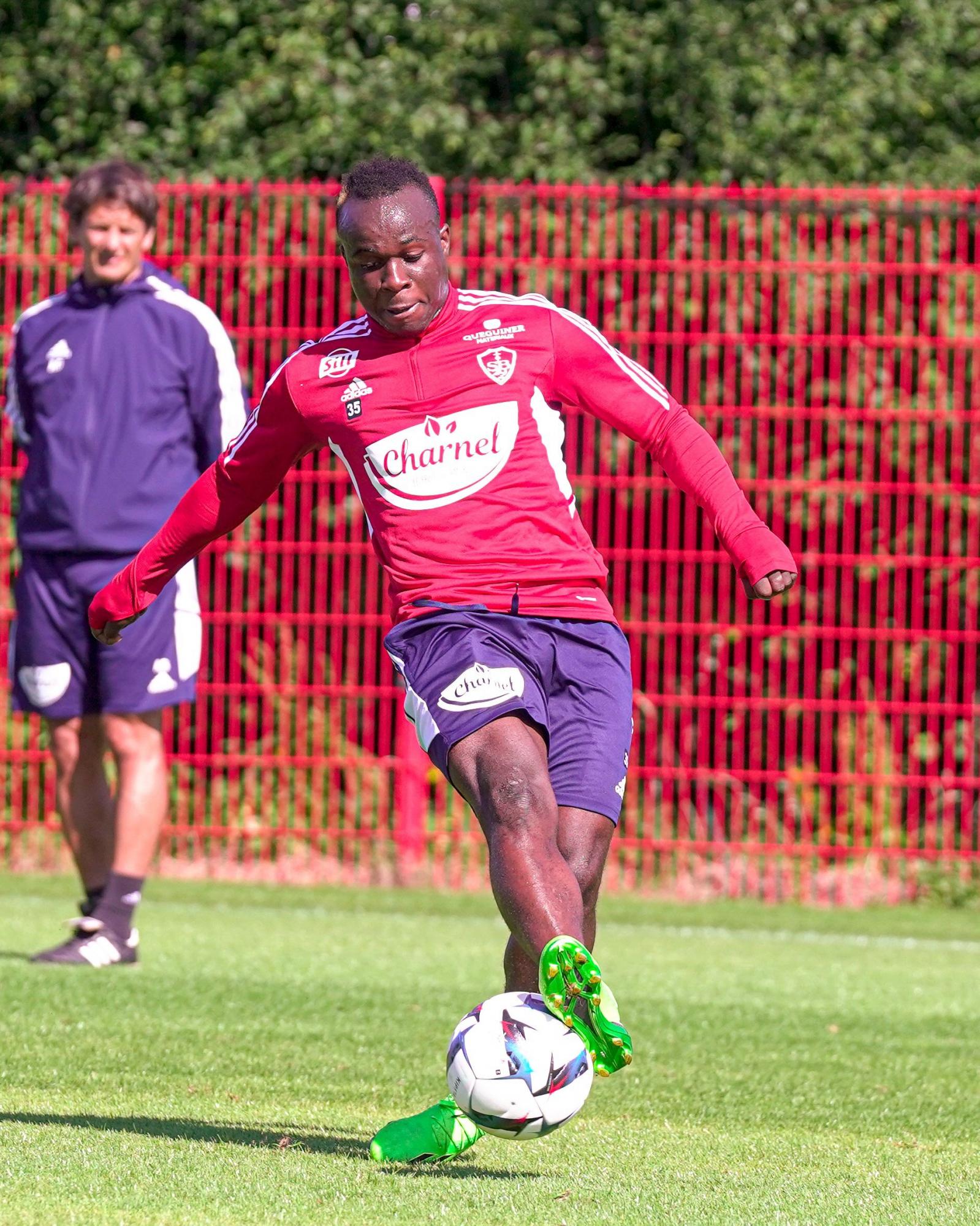 Зірочка "Динамо" почав тренуватися із середняком чемпіонату Франції