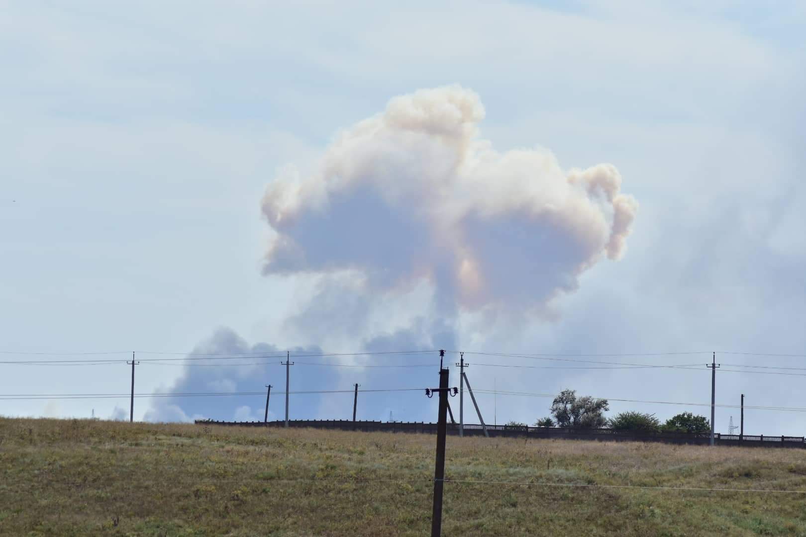 "Камней не было. Были ракеты": реакция сети на взрывы в Крыму