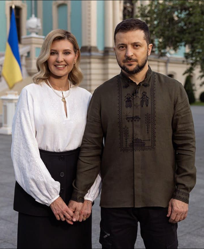 Тризуб, БТРи та скандал із косовороткою. Як змінювались вишиванки Зеленського