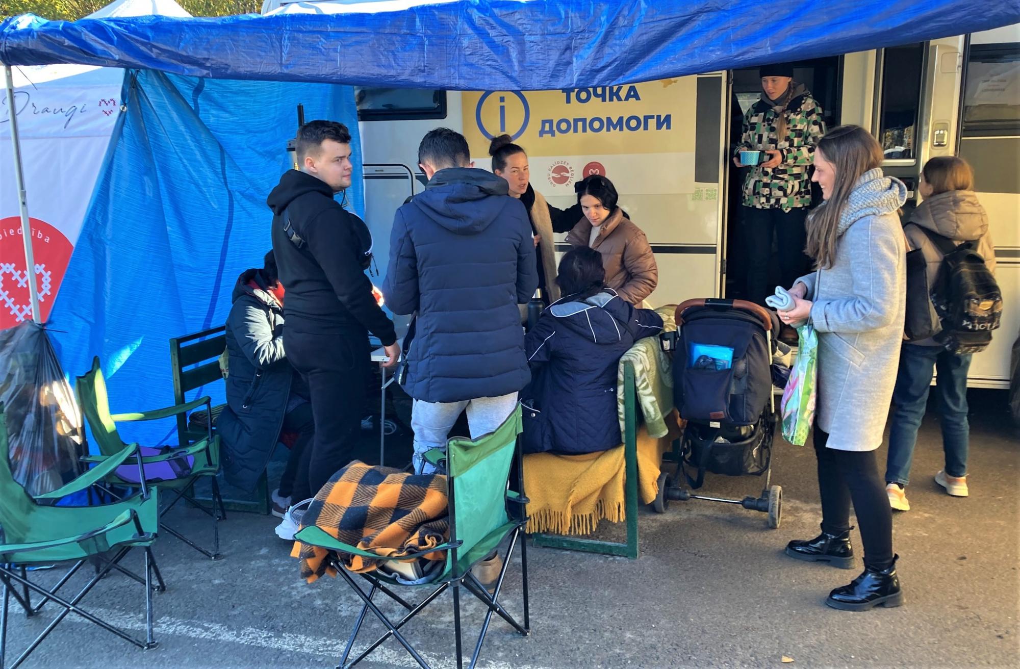 Тікають через Росію. Скільки українців залишаються у Латвії через війну