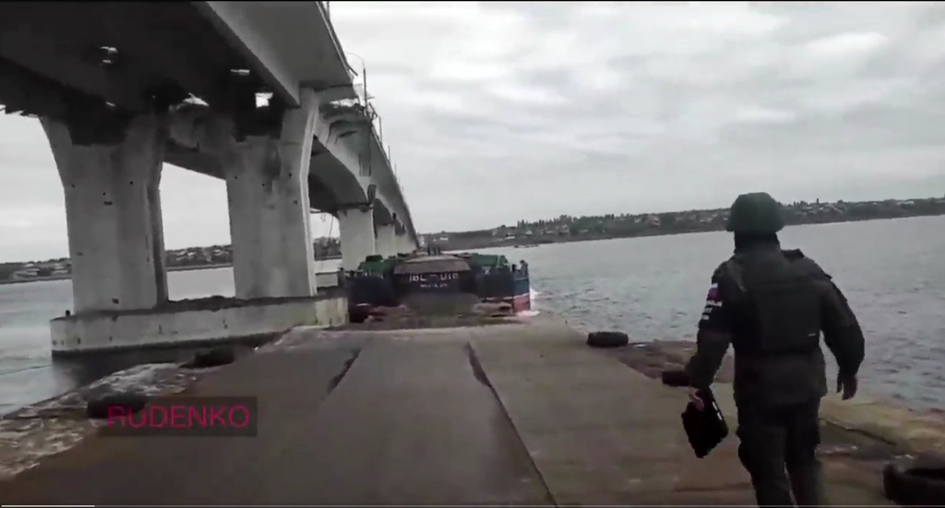 Під Херсоном зруйновано тимчасову переправу росіян: супутникові знімки