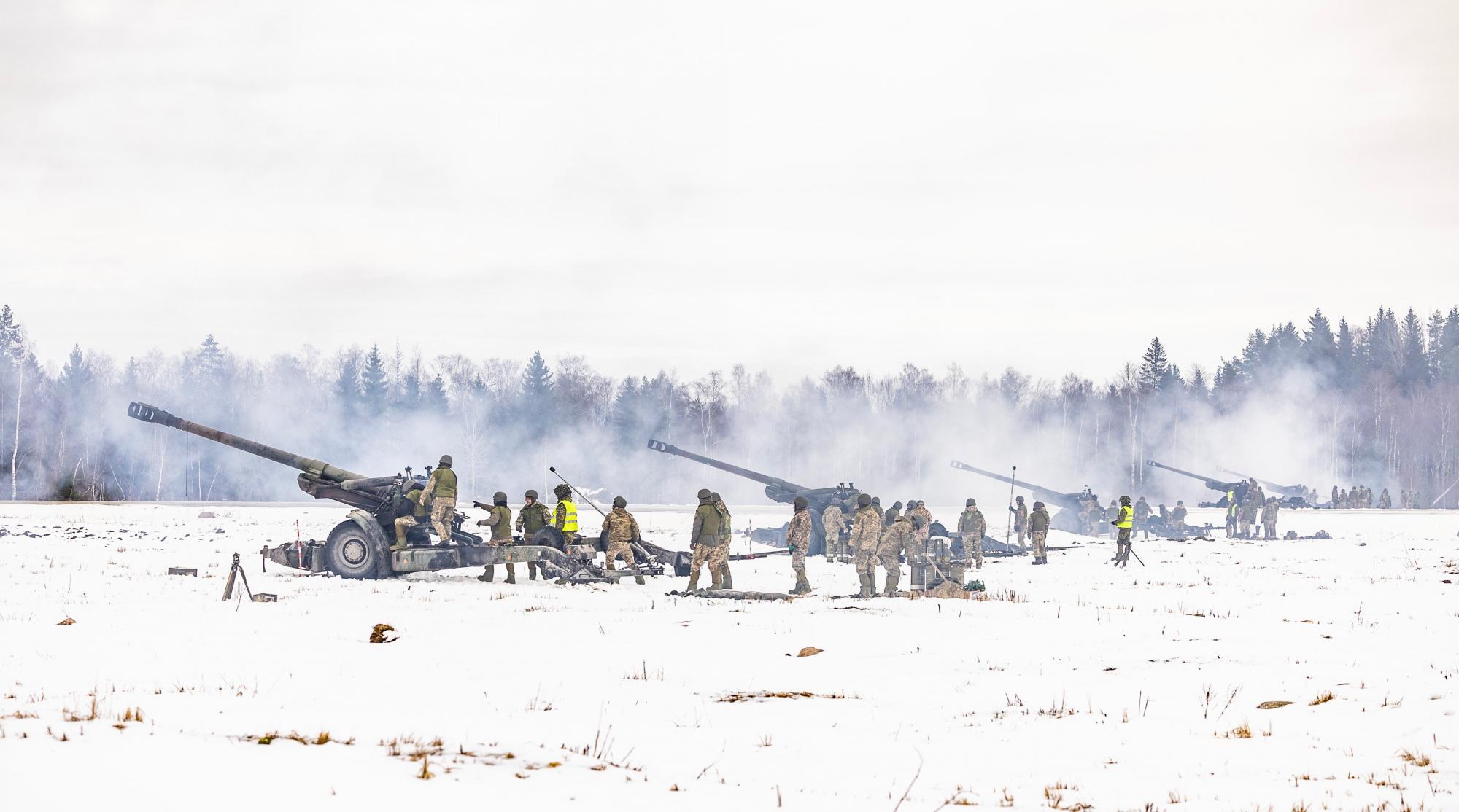 Українські військові проходять артилерійську підготовку в Естонії (фото)