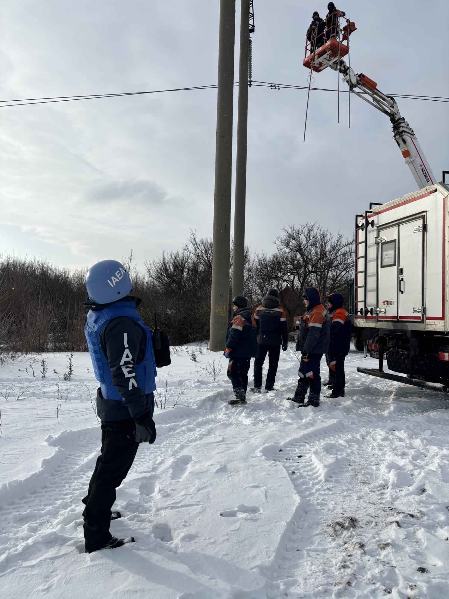 Біля ЗАЕС триває ремонт лінії електропередач: МАГАТЕ оприлюднило фото
