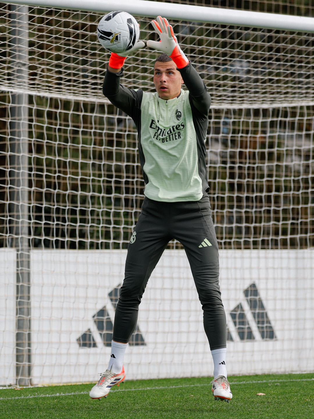 Самый дорогой матч в истории. "Реал" - "Барселона": где смотреть первое "Эль-Класико" сезона