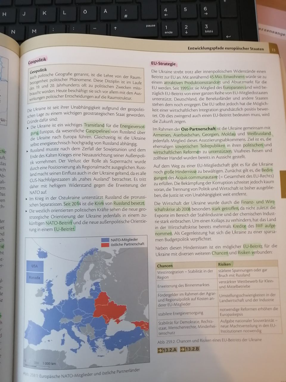 "Біполярна між Європою та РФ". Що пишуть про Україну в закордонних підручниках (фото)