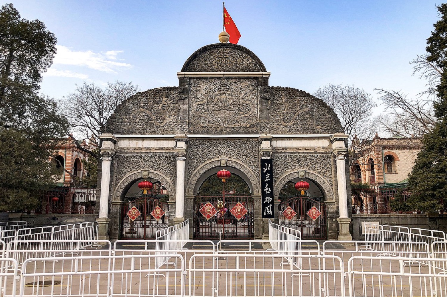 Топ-5 найбільших зоопарків, які здивують своїми мешканцями