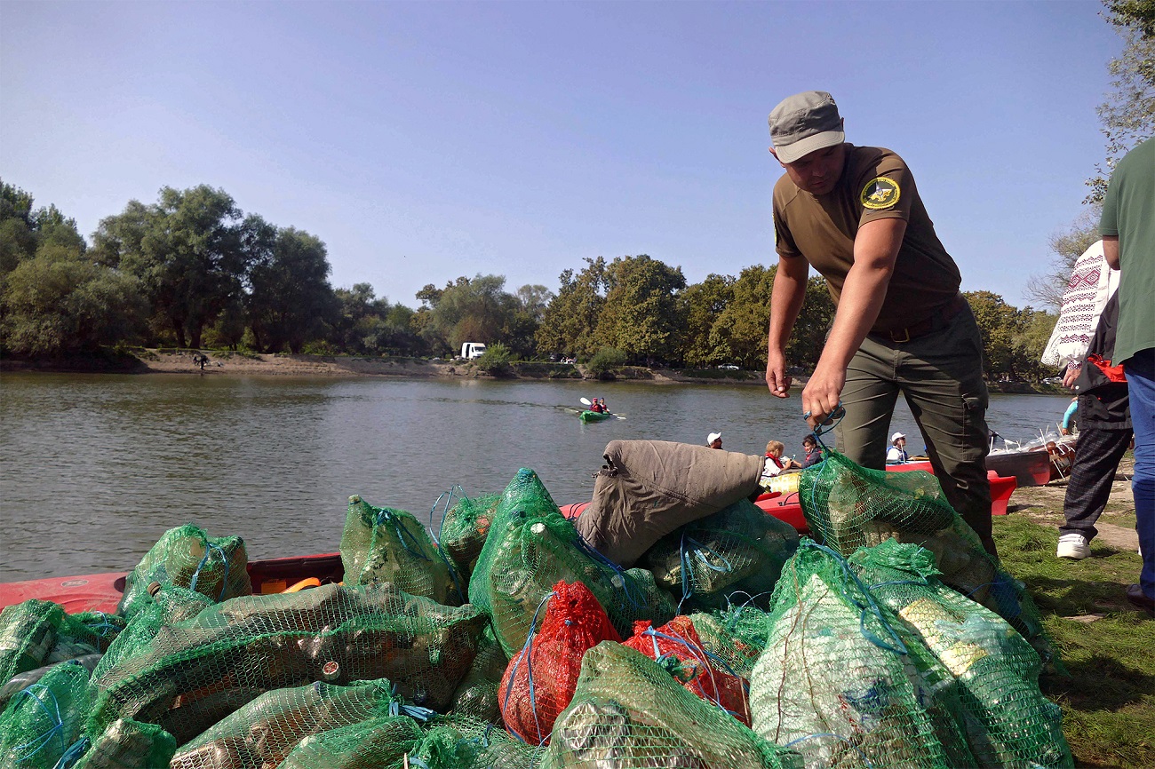 Что мы пьем каждый день? Экологи объяснили, что не так с водой в Украине