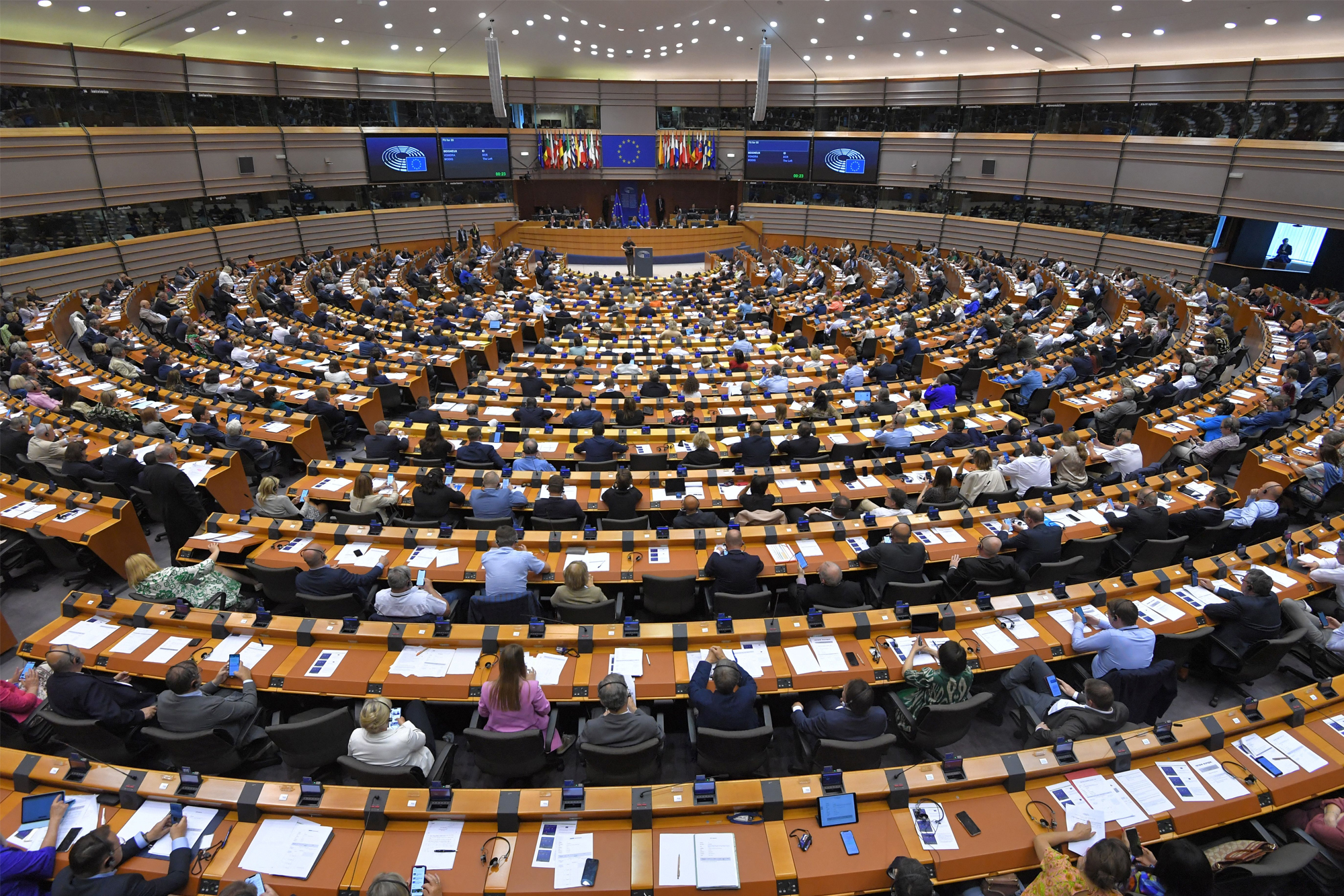 Евросоюз пообещал Украине 50 млрд евро. Деньги дают под реформы с жестким контролем