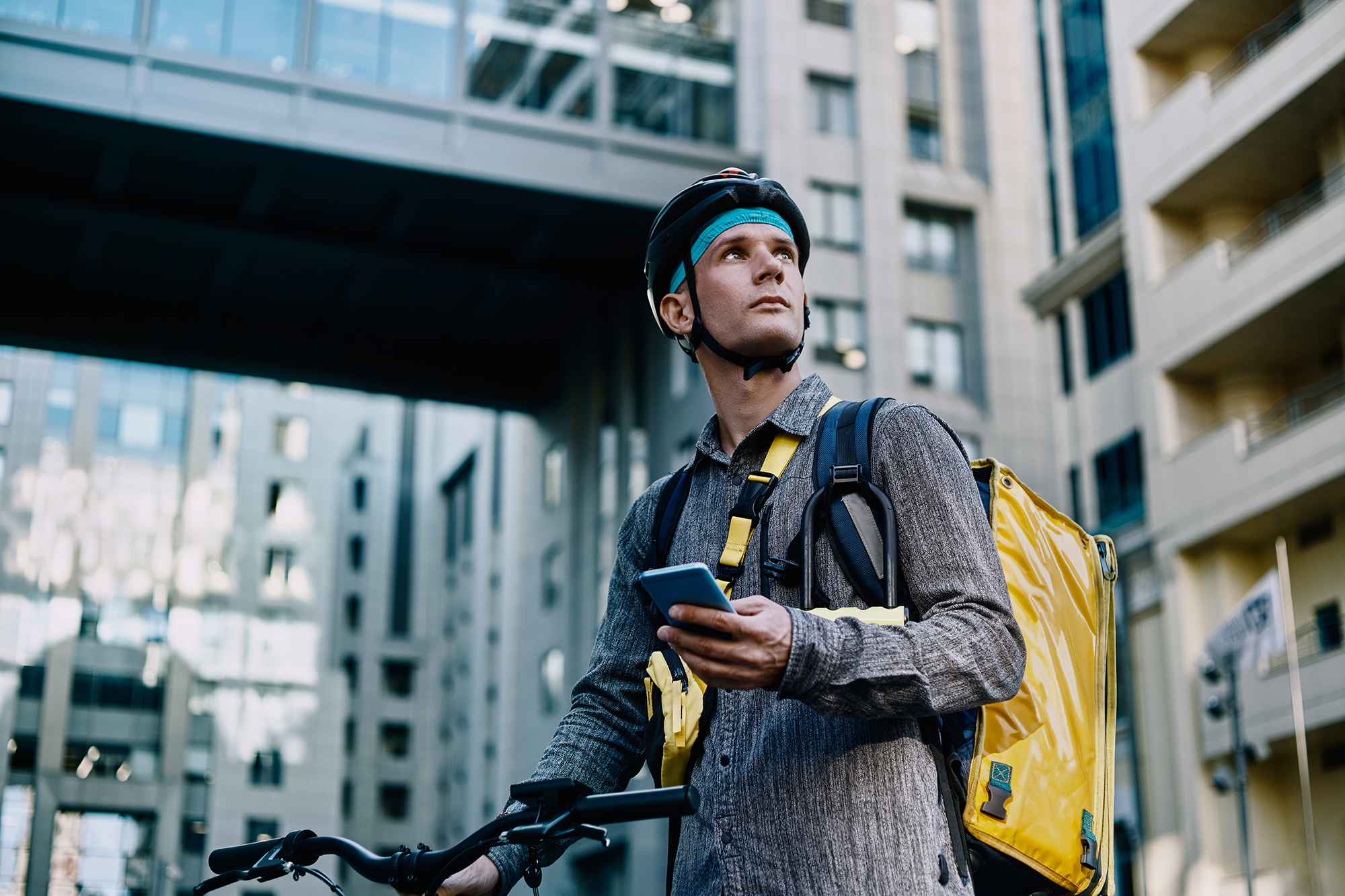 Робота в Україні: куди легко беруть людей без документів і колишніх засуджених