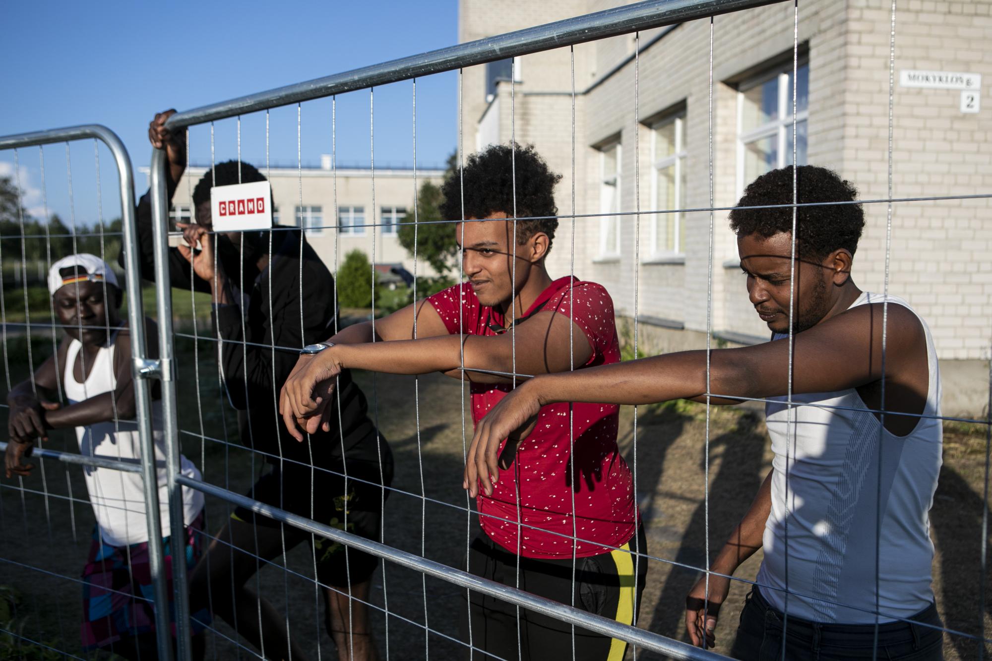 Живое оружие. Кто стоит за кризисом мигрантов у границ ЕС и грозит ли он Украине