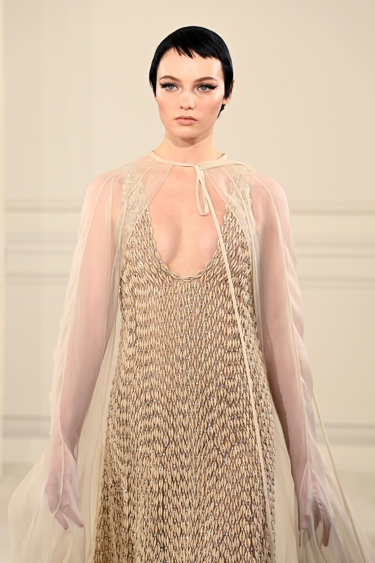 Сказочная роскошь, минимализм и многослойность: самые яркие образы кутюрной коллекции Valentino