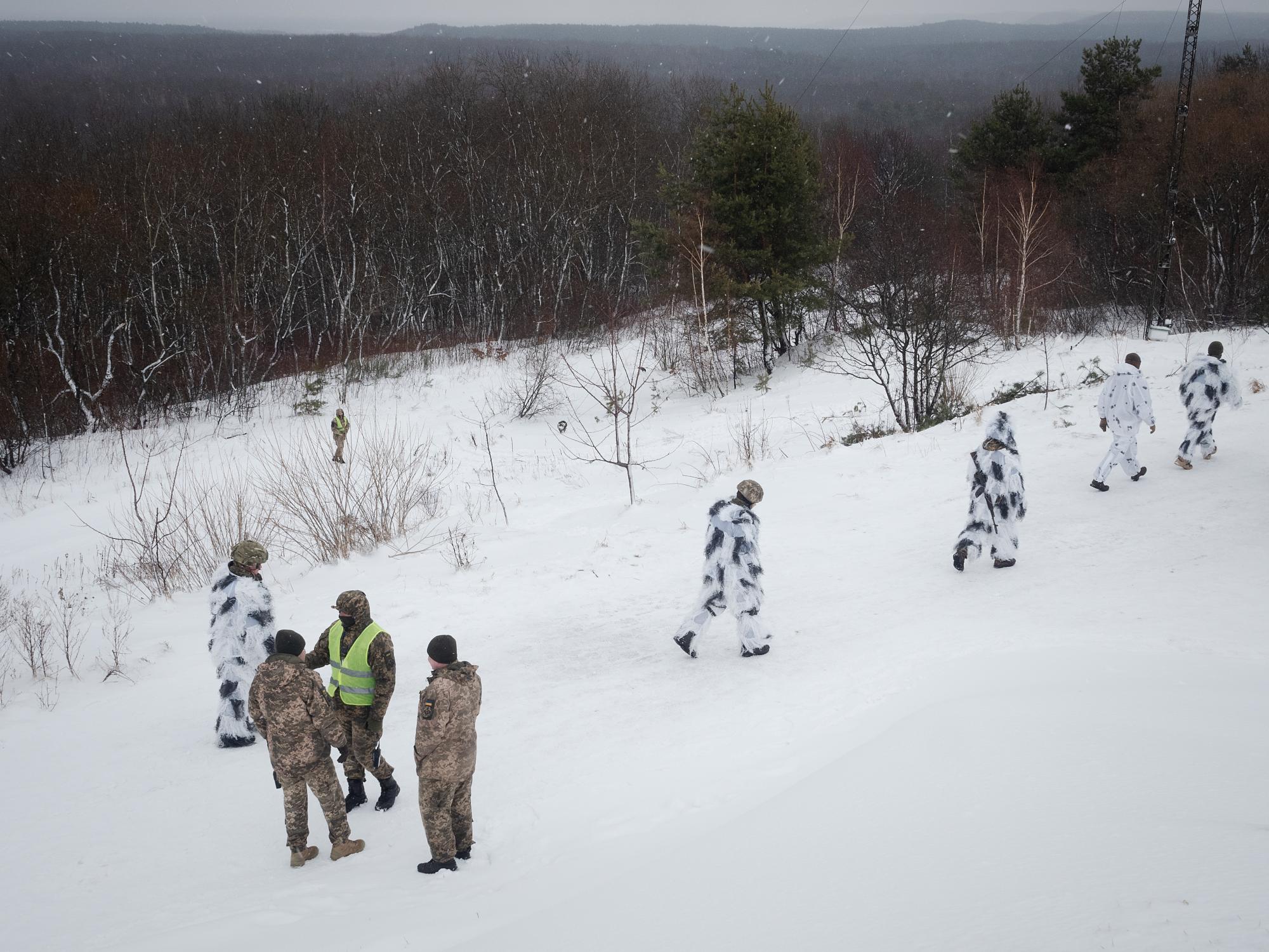 Британия передала комплексы NLAW. Как ВСУ учатся уничтожать ими танки: фоторепортаж