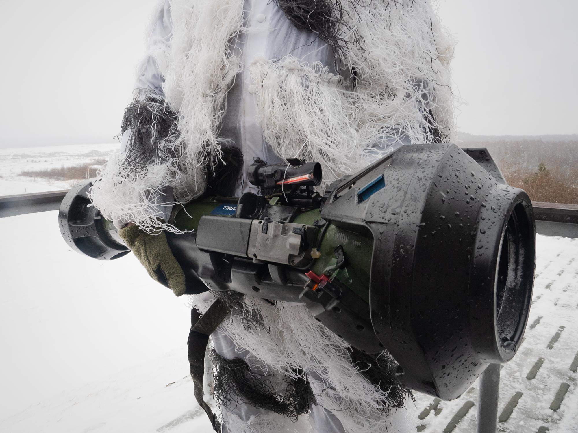 Британия передала комплексы NLAW. Как ВСУ учатся уничтожать ими танки: фоторепортаж