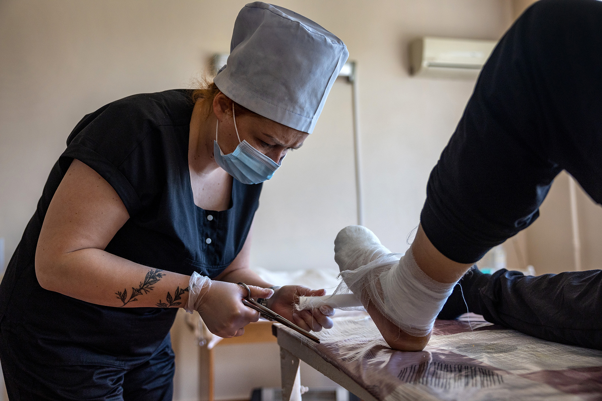 "Остаюсь, потому что кто-то же должен это делать". Кто заботится о Херсоне в оккупации