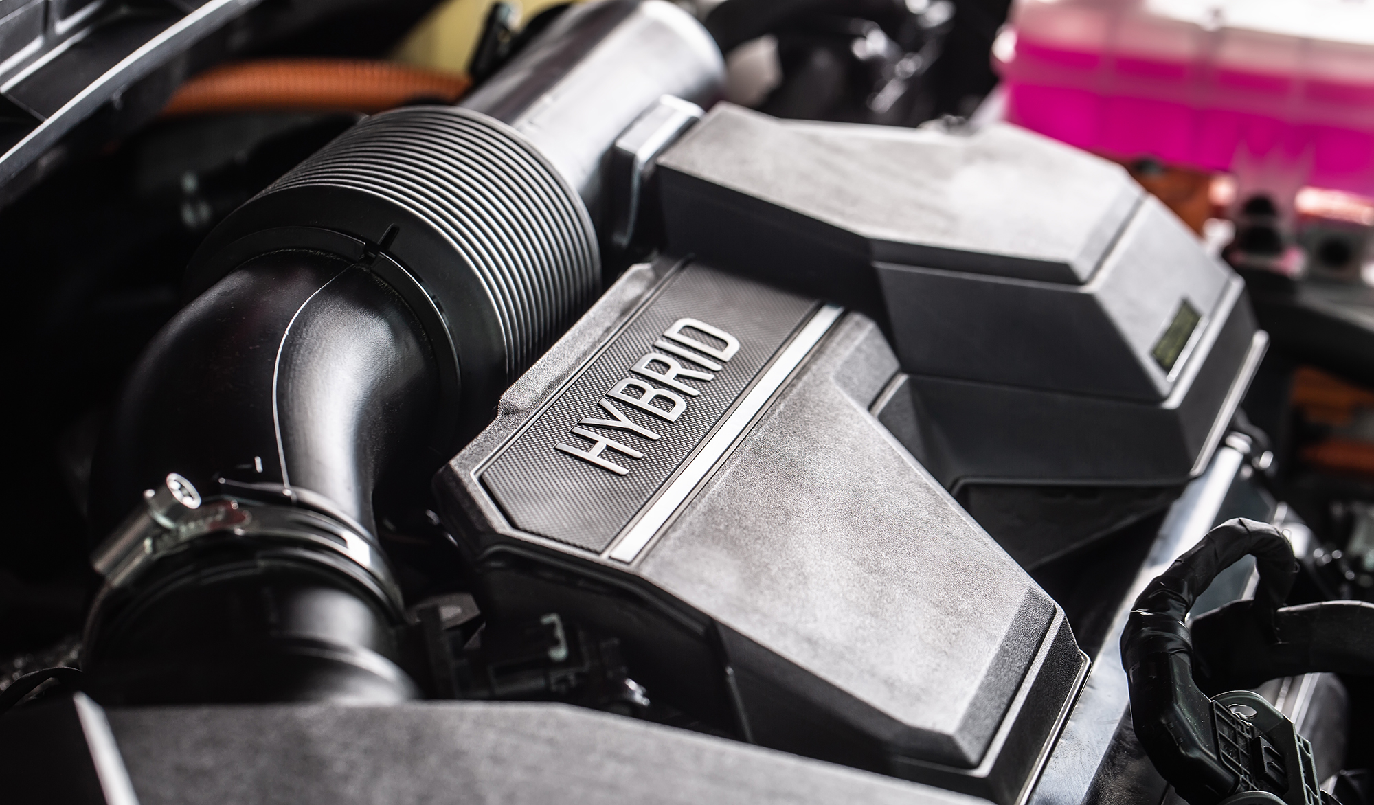 На бензине и электрике: в чем главные преимущества гибридных авто и стоит ли их покупать