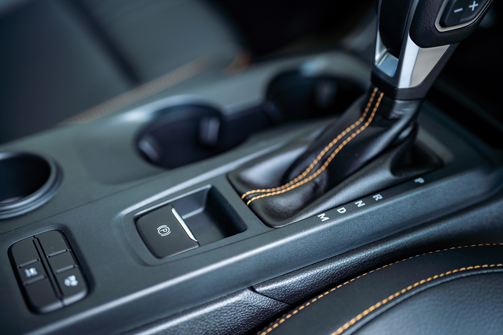 Машина с электроручником: как пользоваться и в чем минусы