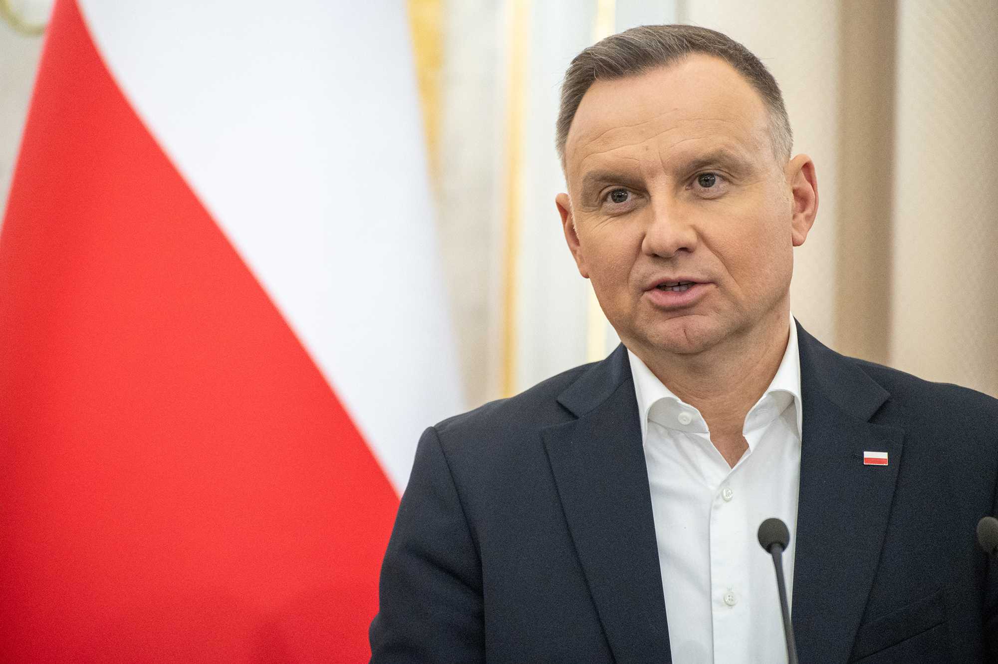 Почему Польша поднимает истребители во время атак РФ по Украине, но не "включает" ПВО