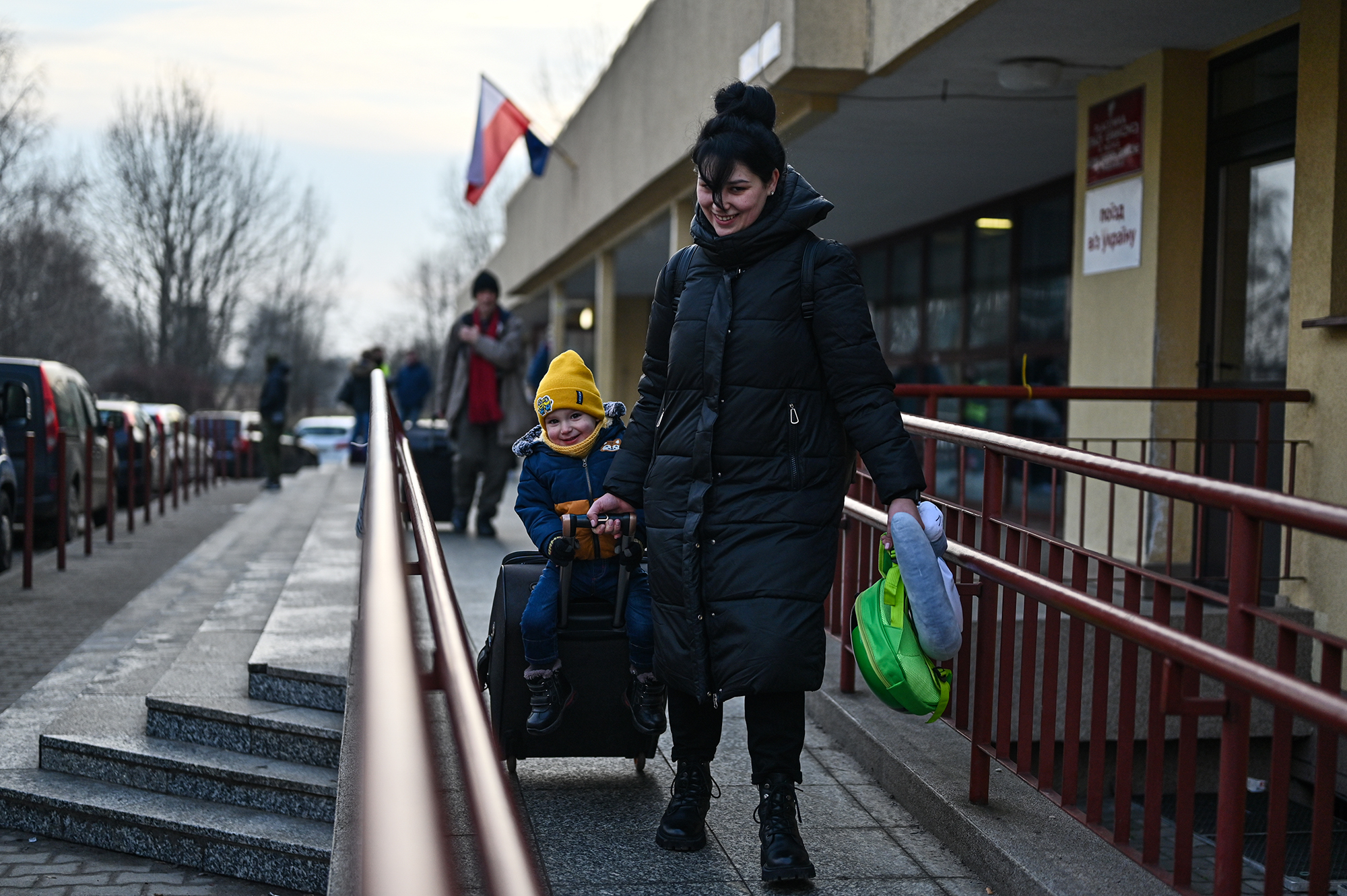 Новые правила проживания украинцев в Польше: будут ли выселять беженцев