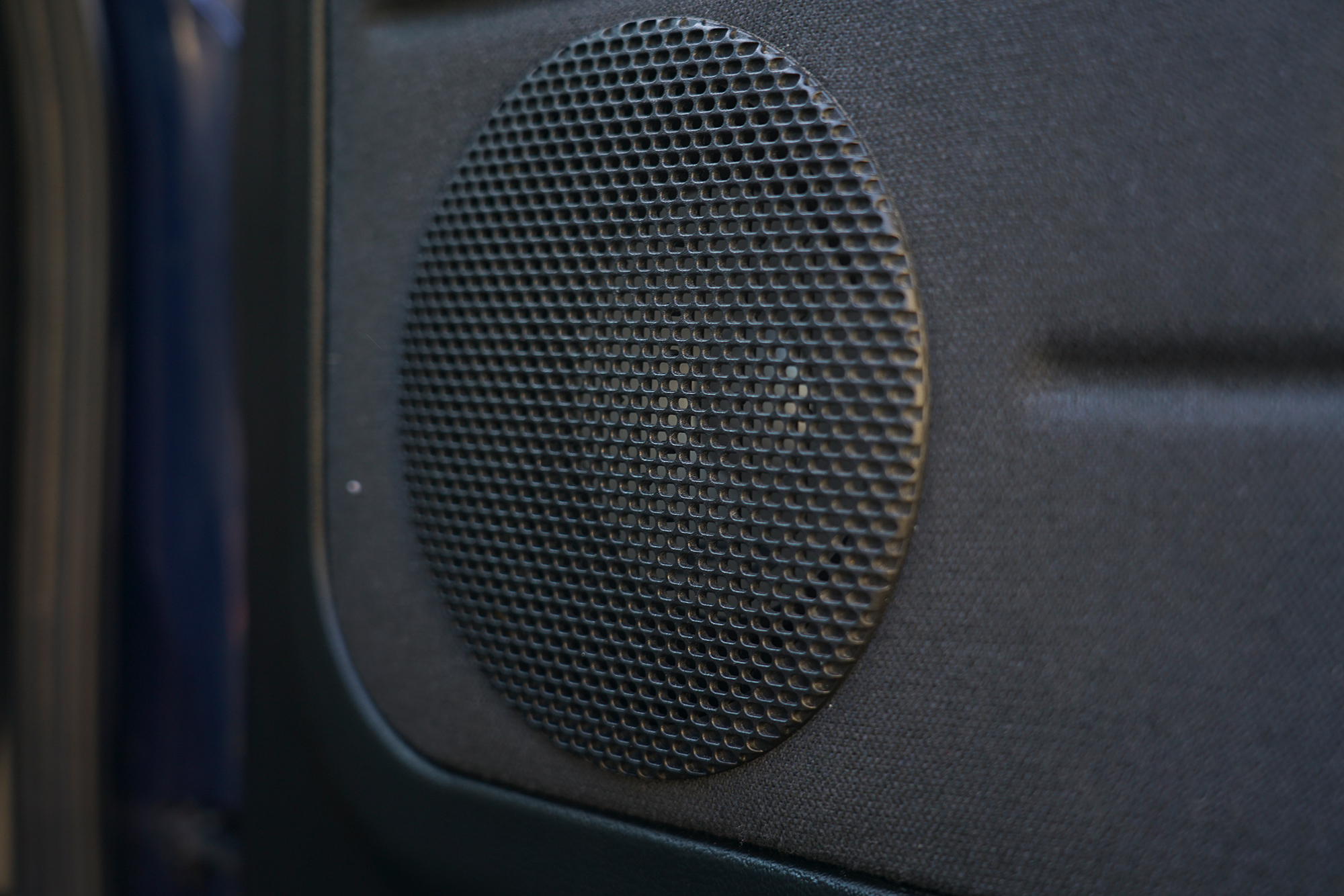 Сочный и яркий звук: как выбрать акустику для авто