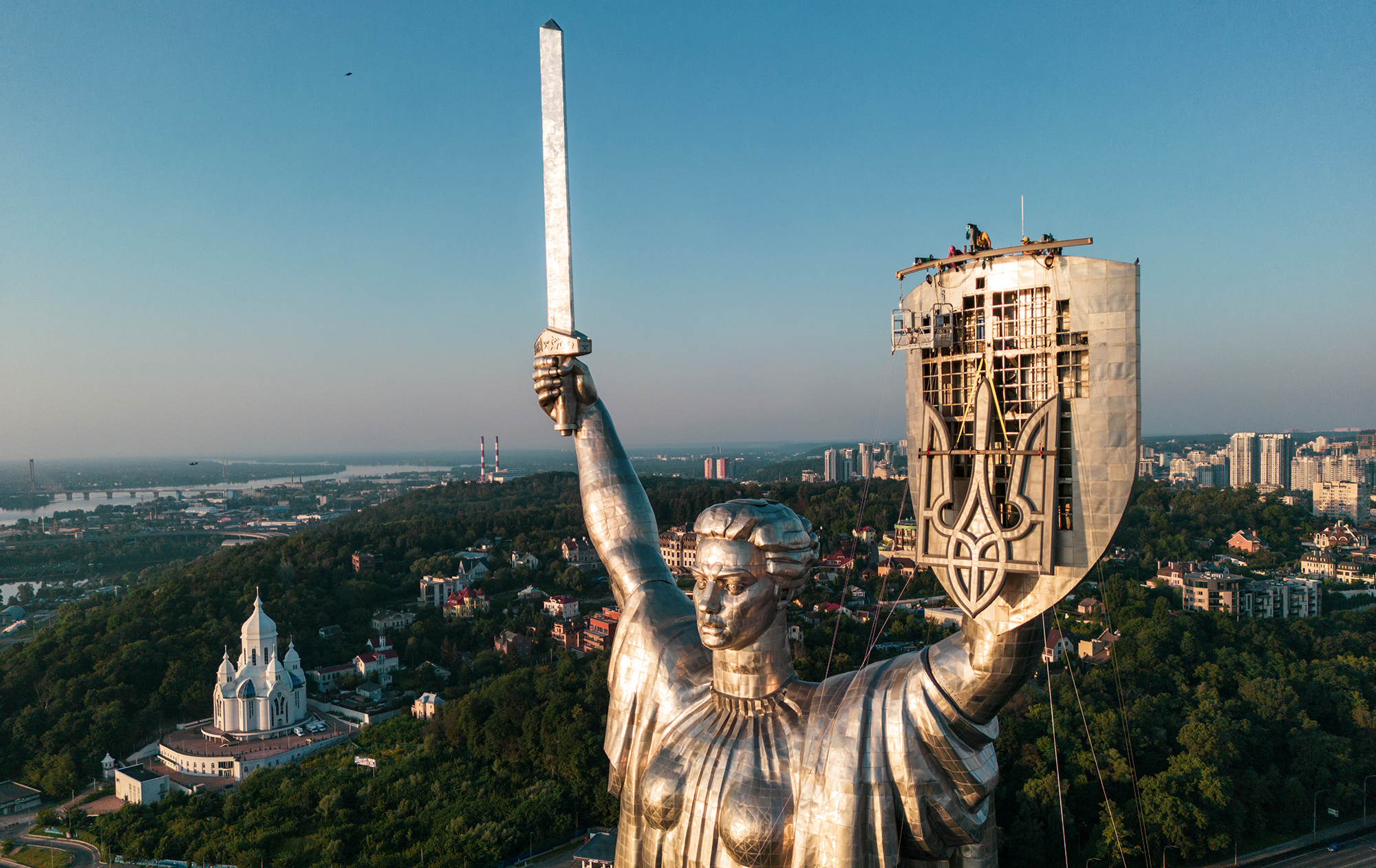 Що буде з гербом СРСР із "Батьківщини-мати": автор тризуба запропонував оригінальне рішення