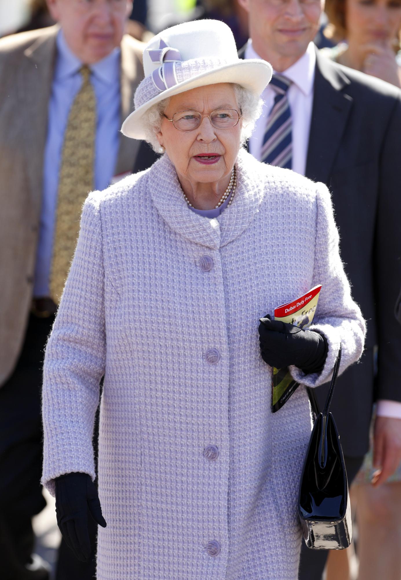 Very Peri - главный цвет 2022 года: кому идет и как его носить