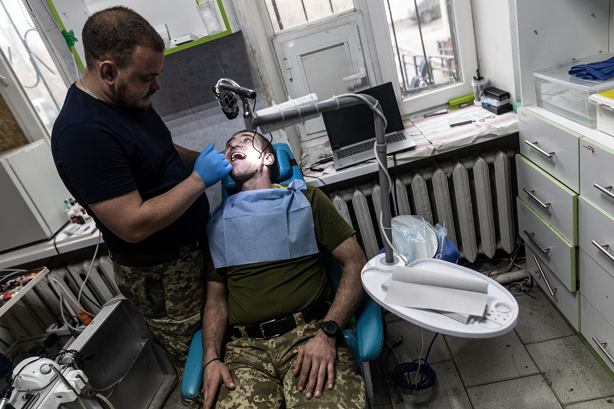 Безкоштовне протезування зубів військовим: де доступні послуги і як записатися