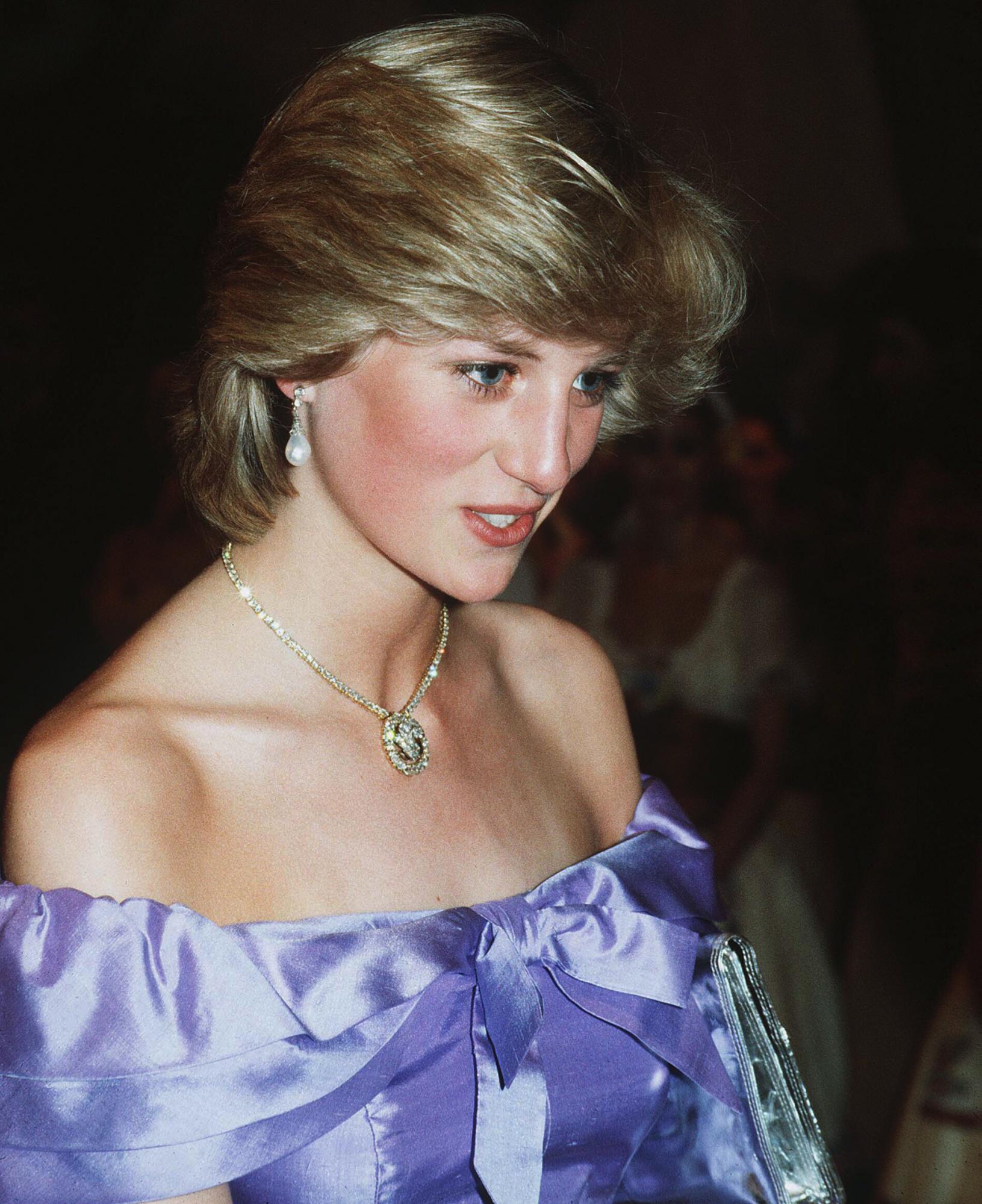 Very Peri - главный цвет 2022 года: кому идет и как его носить