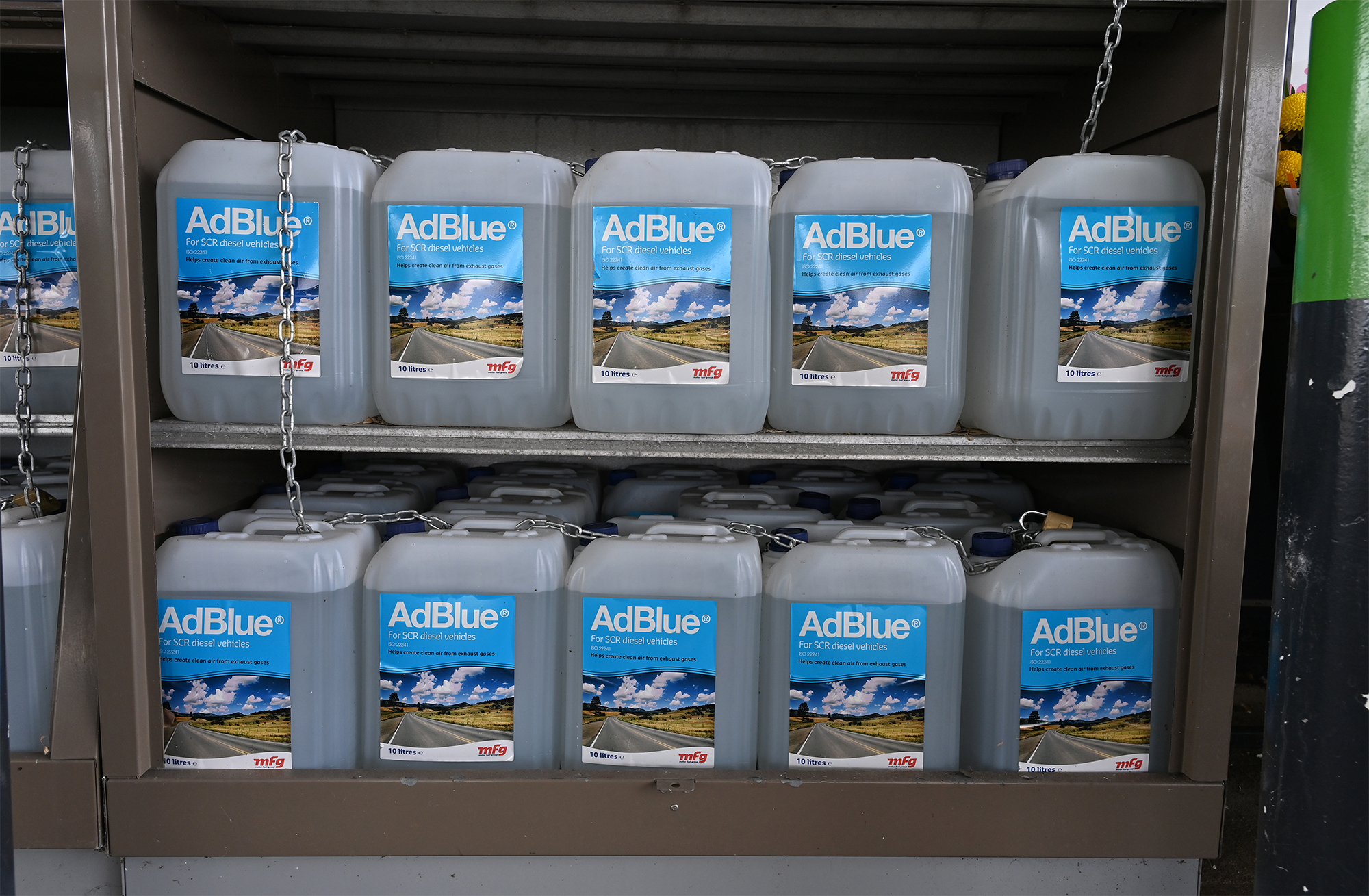 Зачем в машине AdBlue и можно ли от нее отказаться