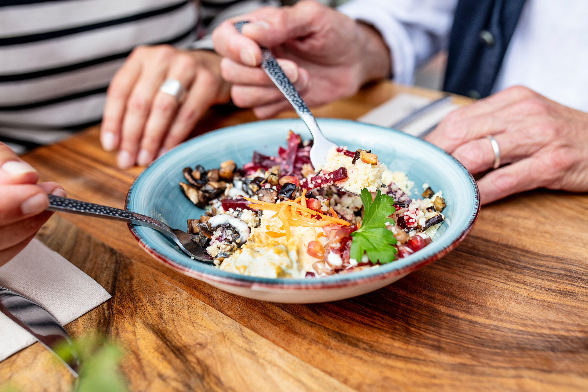 Кускус з овочами, грибами і куркою: три рецепти смачнючої і корисної страви