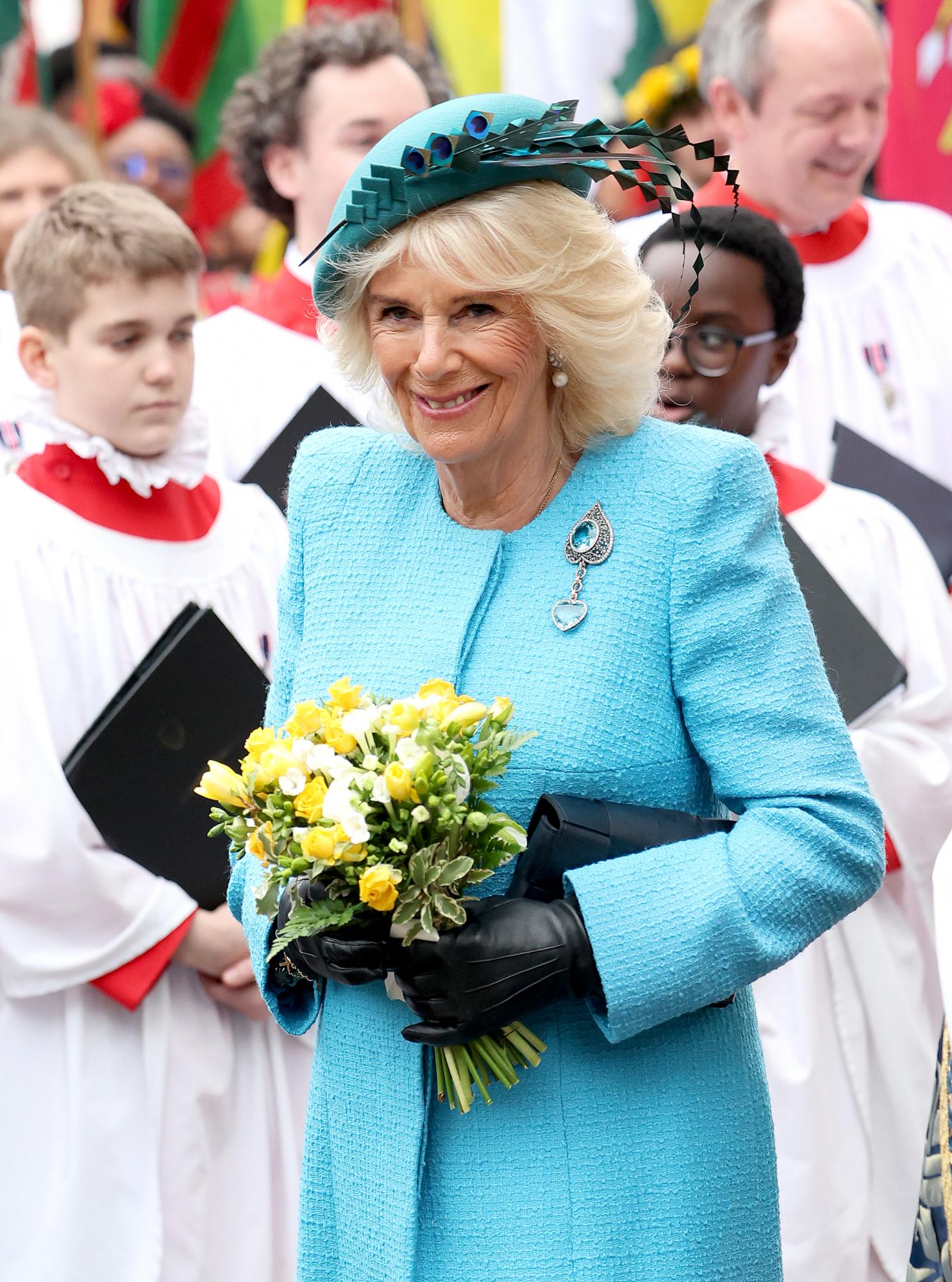 Королева Камілла поєднала жовто-блакитні кольори у новому образі (фото)