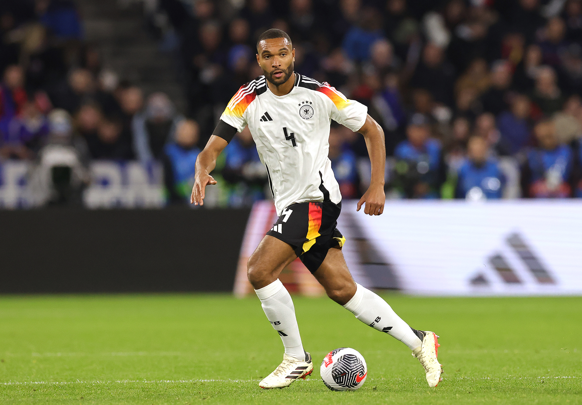 Збірна Німеччини оскандалилася формою: партнер команди терміново провів "денацифікацію"