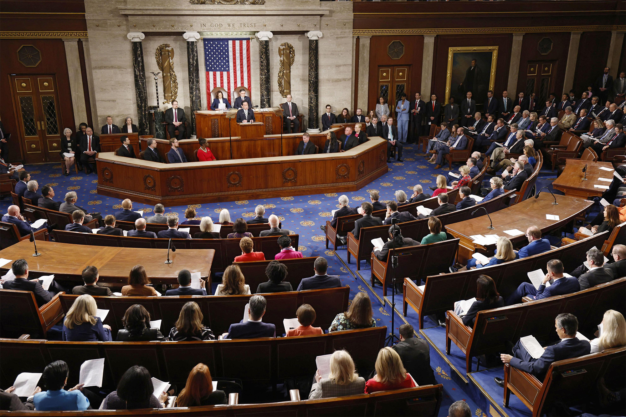 За крок від грошей. Коли Україна отримає мільярди від США та на яких умовах