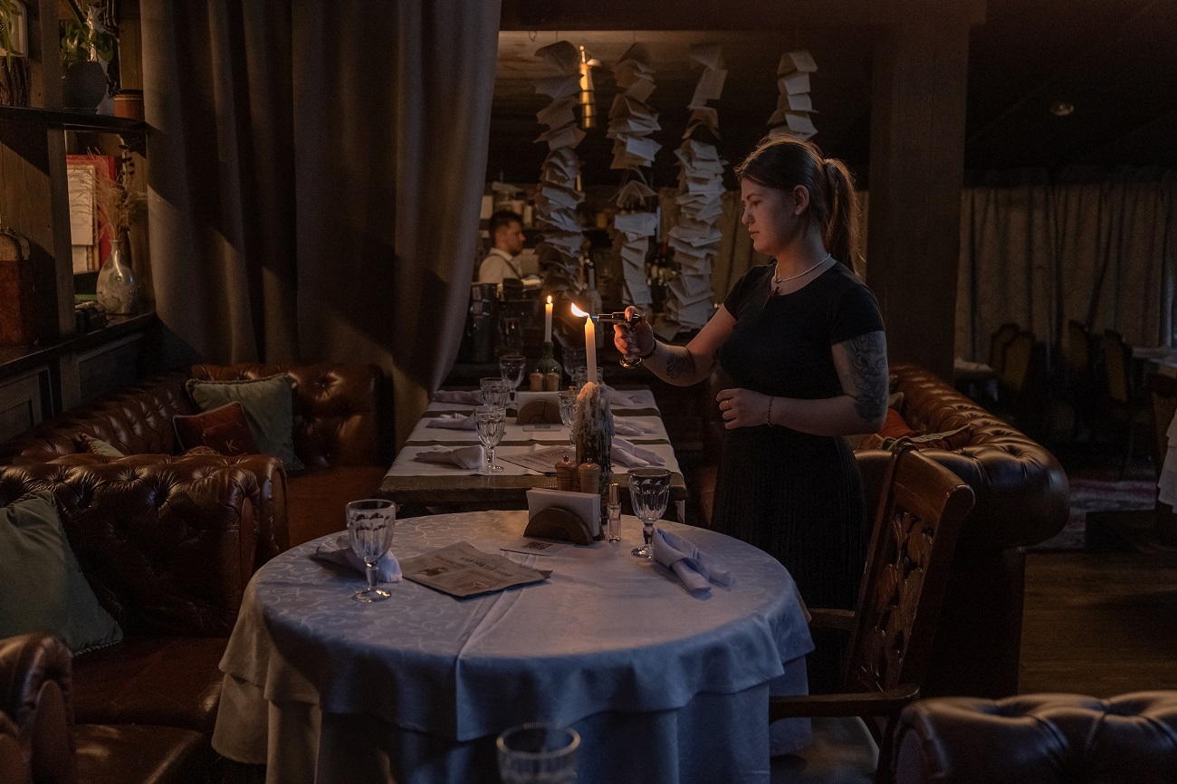 Своїми силами. Як Київ готується до тривалих відключень світла і скільки це коштує