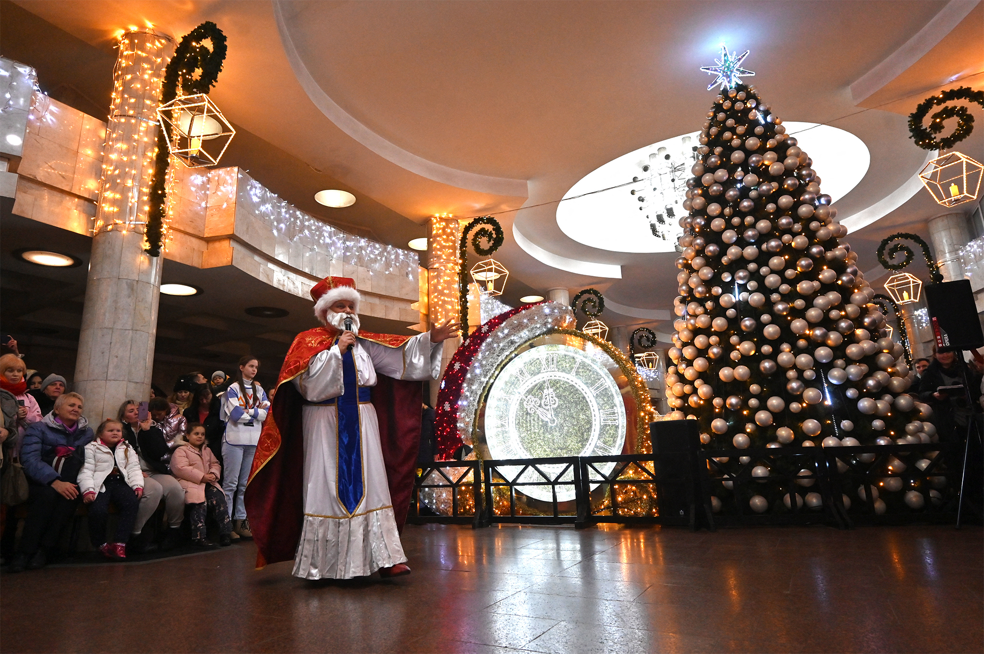 Новый год 2025. Как выглядят главные елки в разных городах Украины (фото)