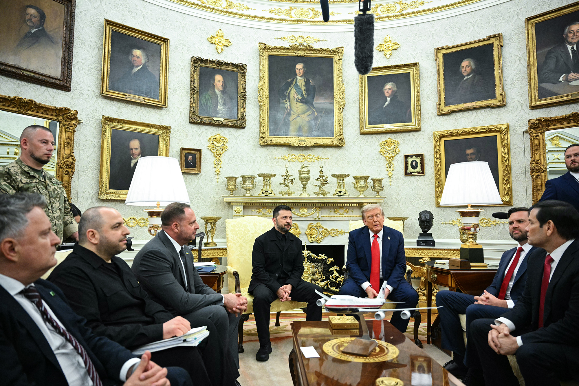 Овальний кабінет 2.0. Чи дійшли згоди Трамп і Зеленський та про що говорили з європейцями