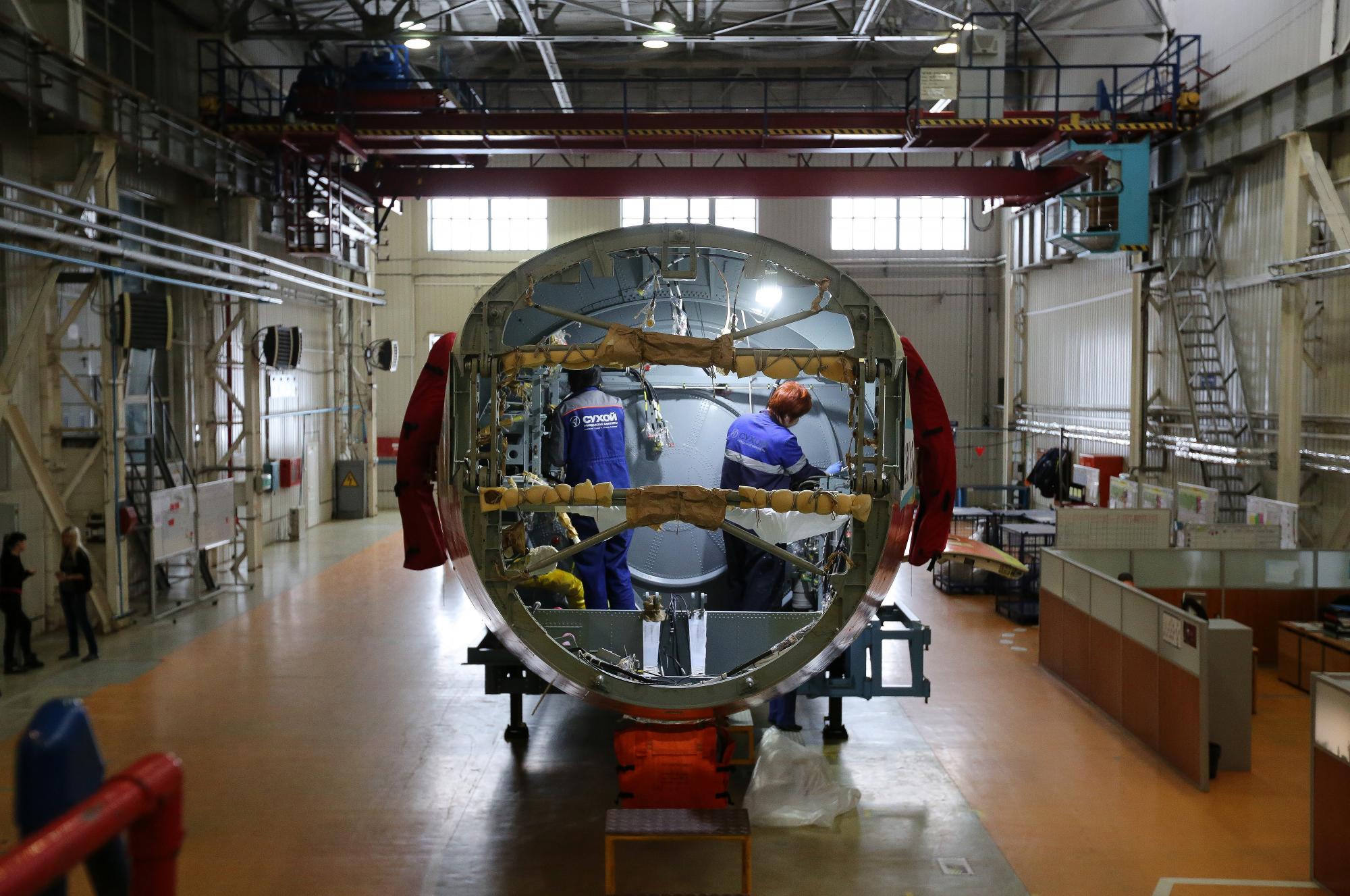 СССР возвращается. Из-за санкций в России - острый дефицит деталей и товаров