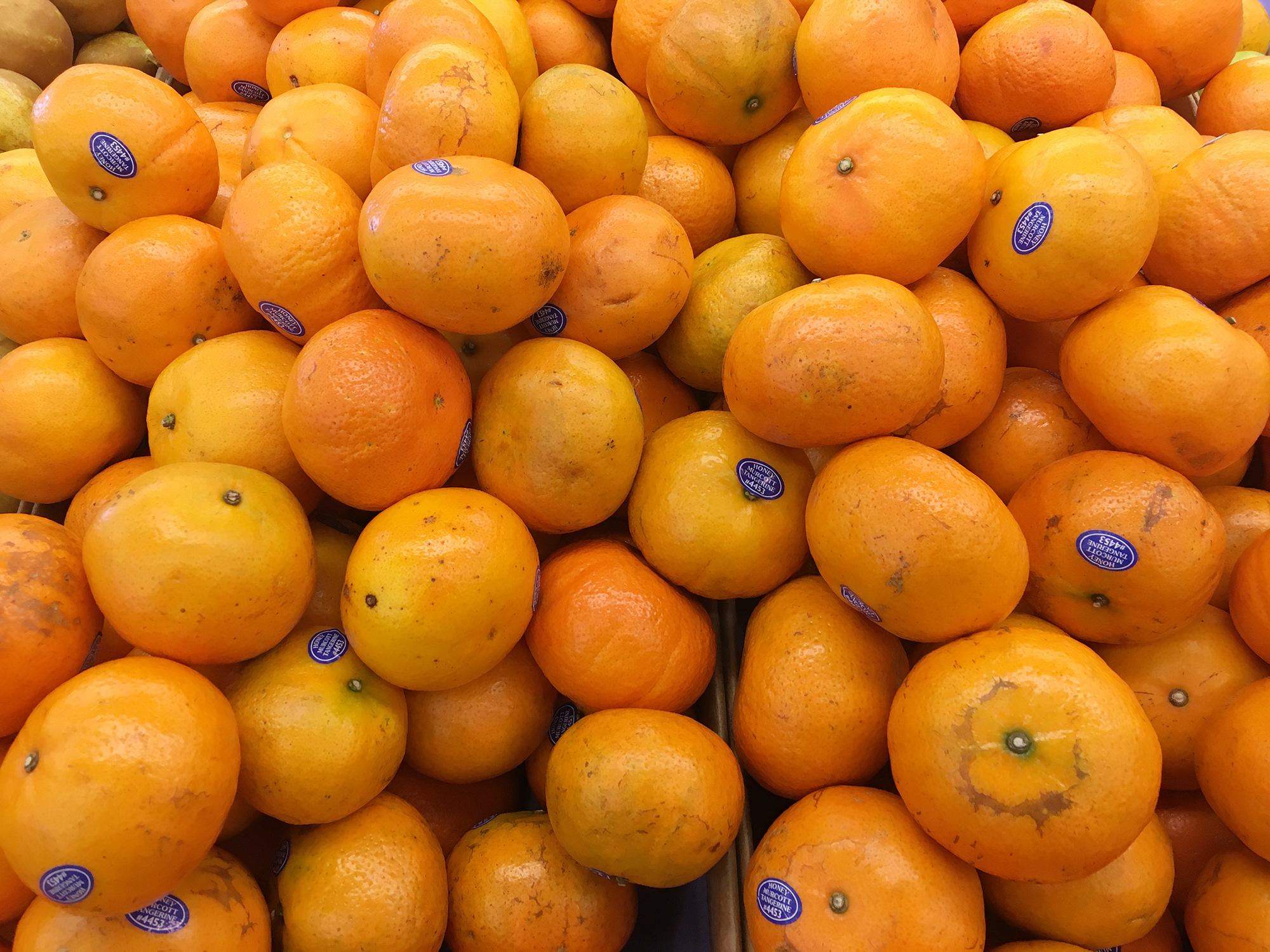 Головна помилка під час миття фруктів та овочів, яка шкодить сантехніці