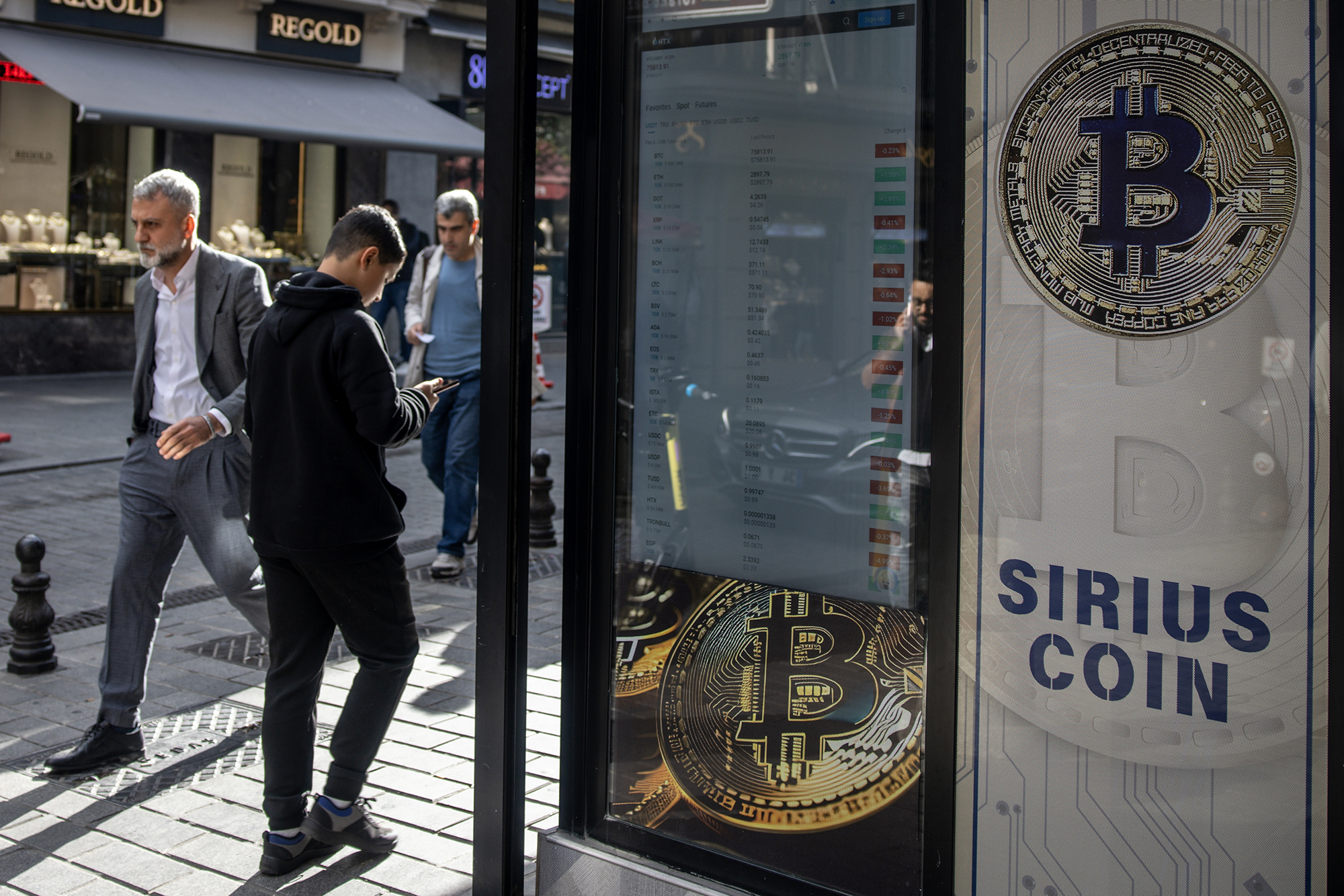 Криптовзрыв: почему безумно растет биткоин и при чем здесь Трамп