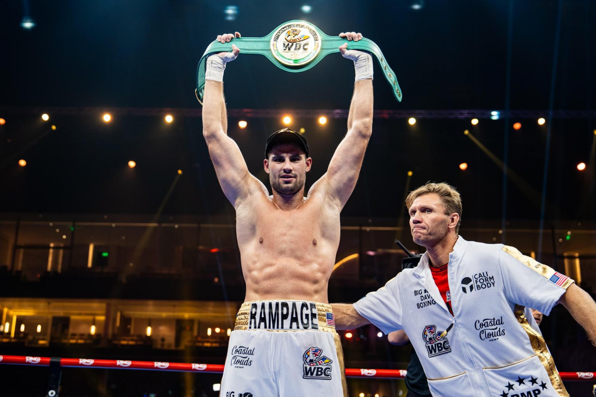 Український суперваговик здобув непросту перемогу на старті андеркарду Усик - Ф'юрі 2