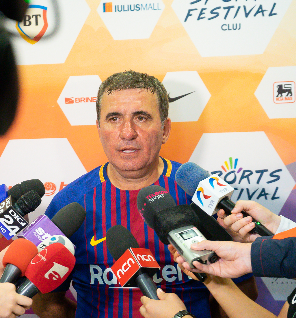 Луческу пішов після зупинки серця: у збірній Румунії попрощалися з легендою та натякнули, хто його замінить