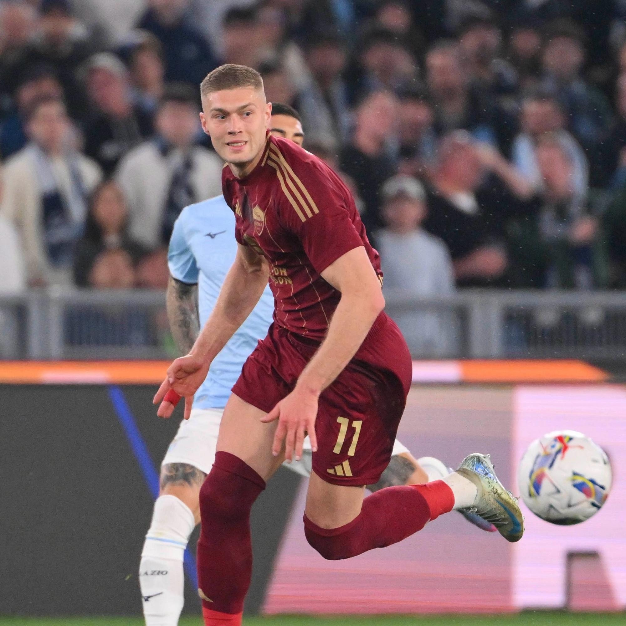 Довбик загубився у столичному дербі: "Рома" відігралась завдяки голу-красеню