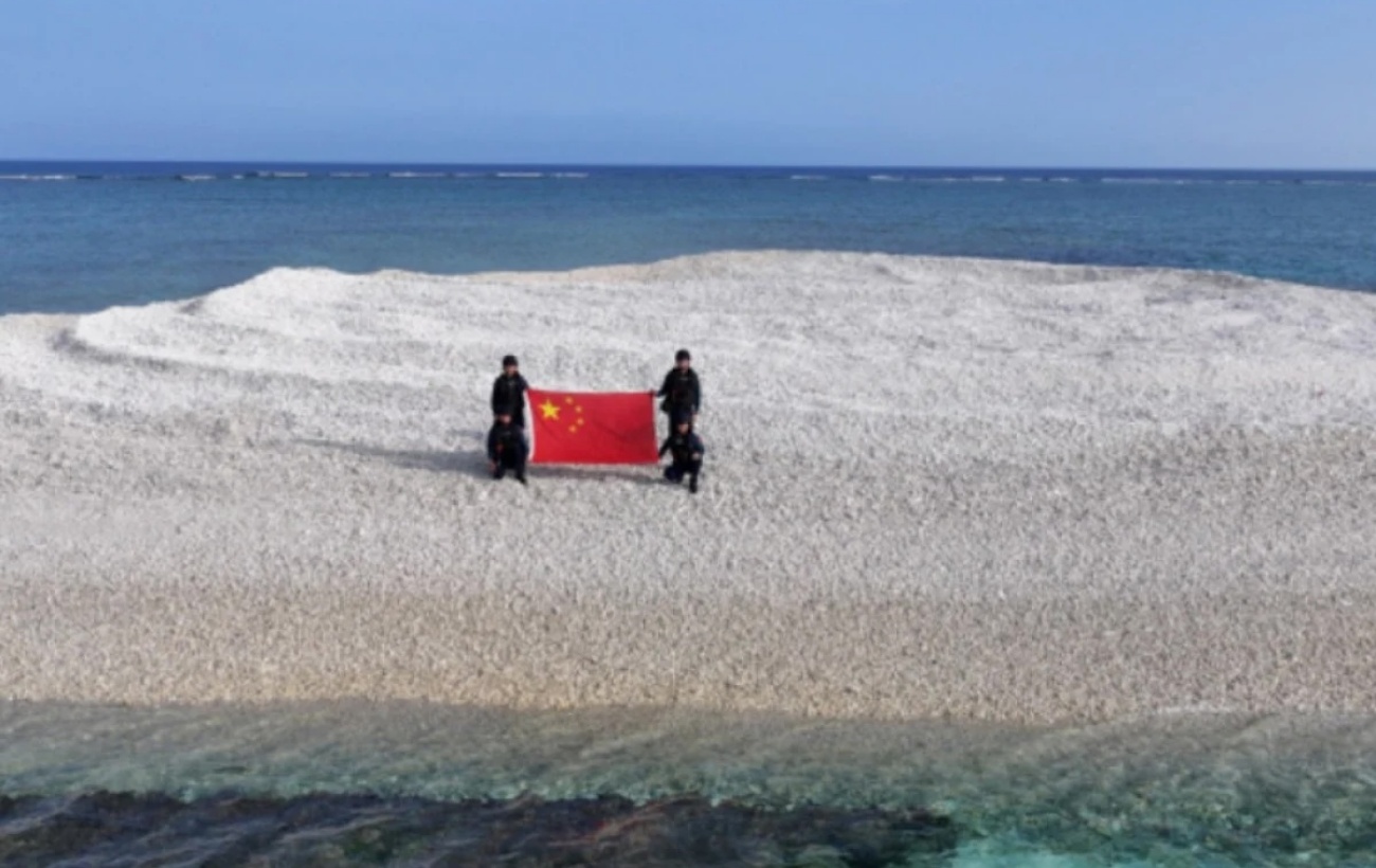 Китай захопив спірний риф біля найважливішого форпосту Філіппін