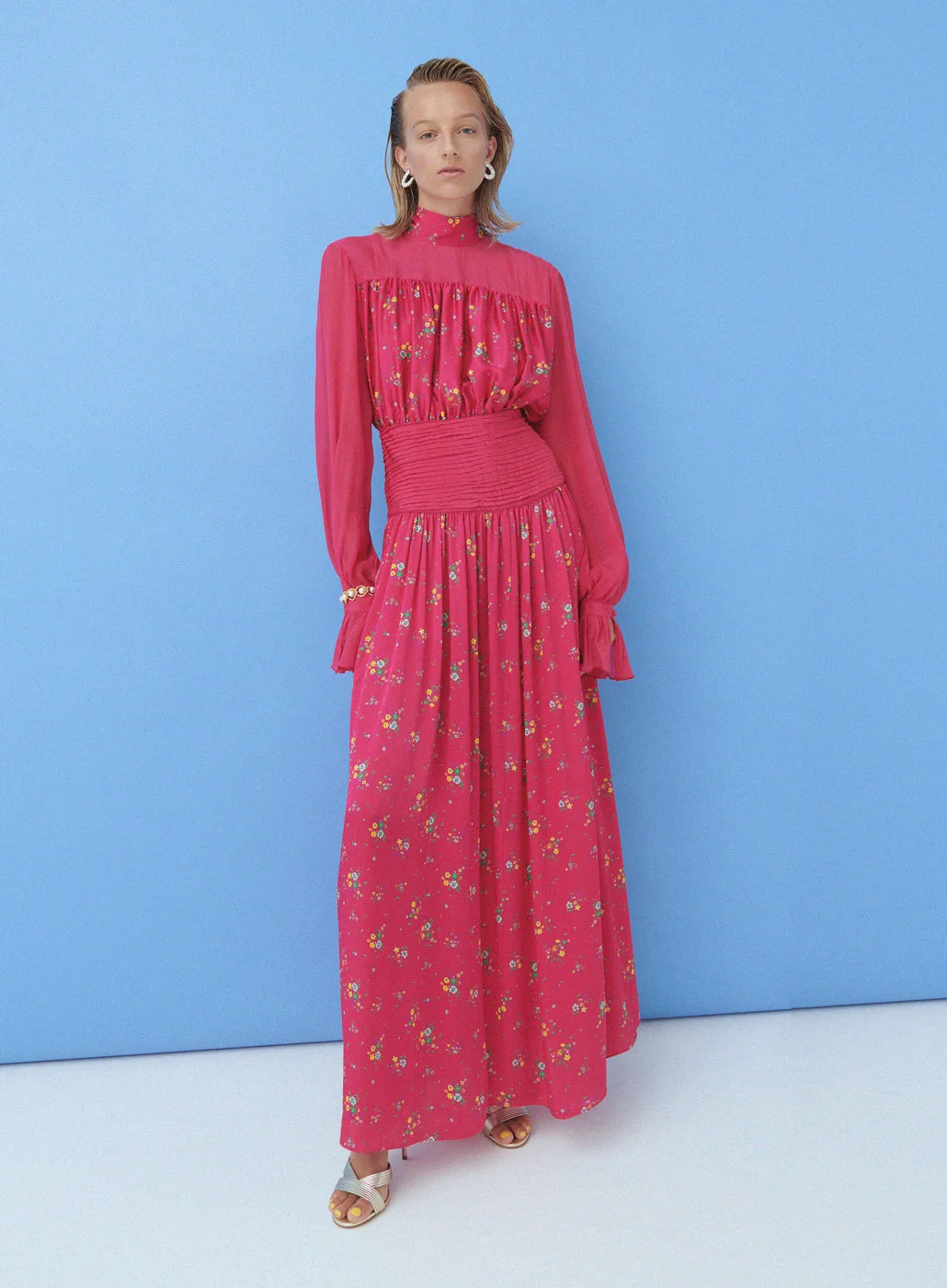 Жена Бориса Джонсона поразила всех красотой, покидая Даунинг-стрит (фото)