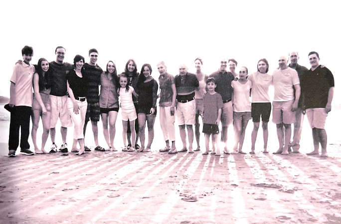 Найстаріший практикуючий лікар у світі назвав 5 правил для довгого і щасливого життя