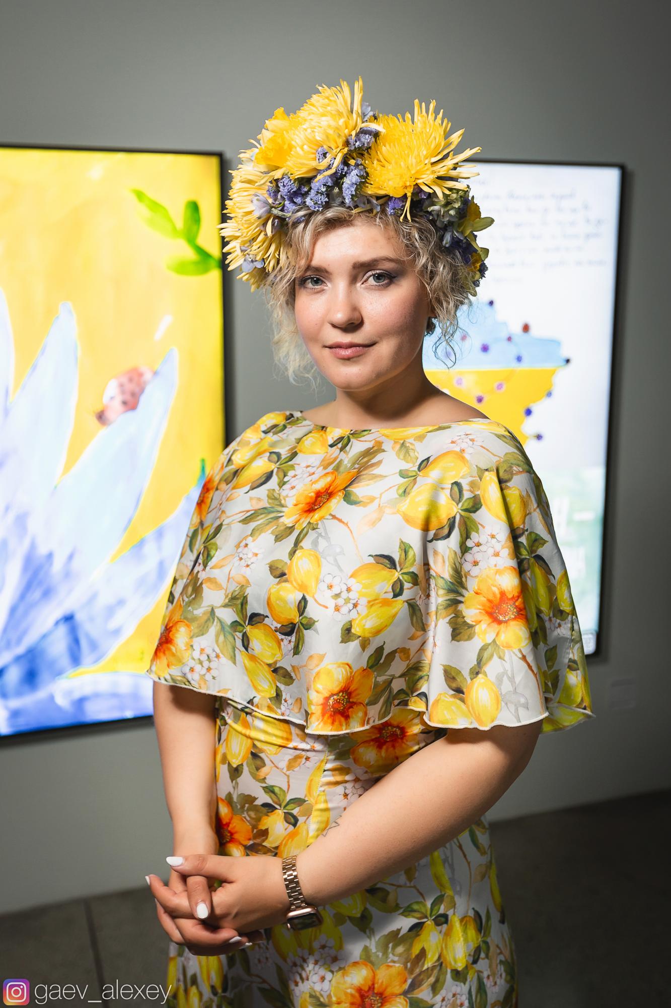 В США открыли уникальную выставку для помощи украинцам. Некоторые картины дети рисовали прямо в бомбоубежищах