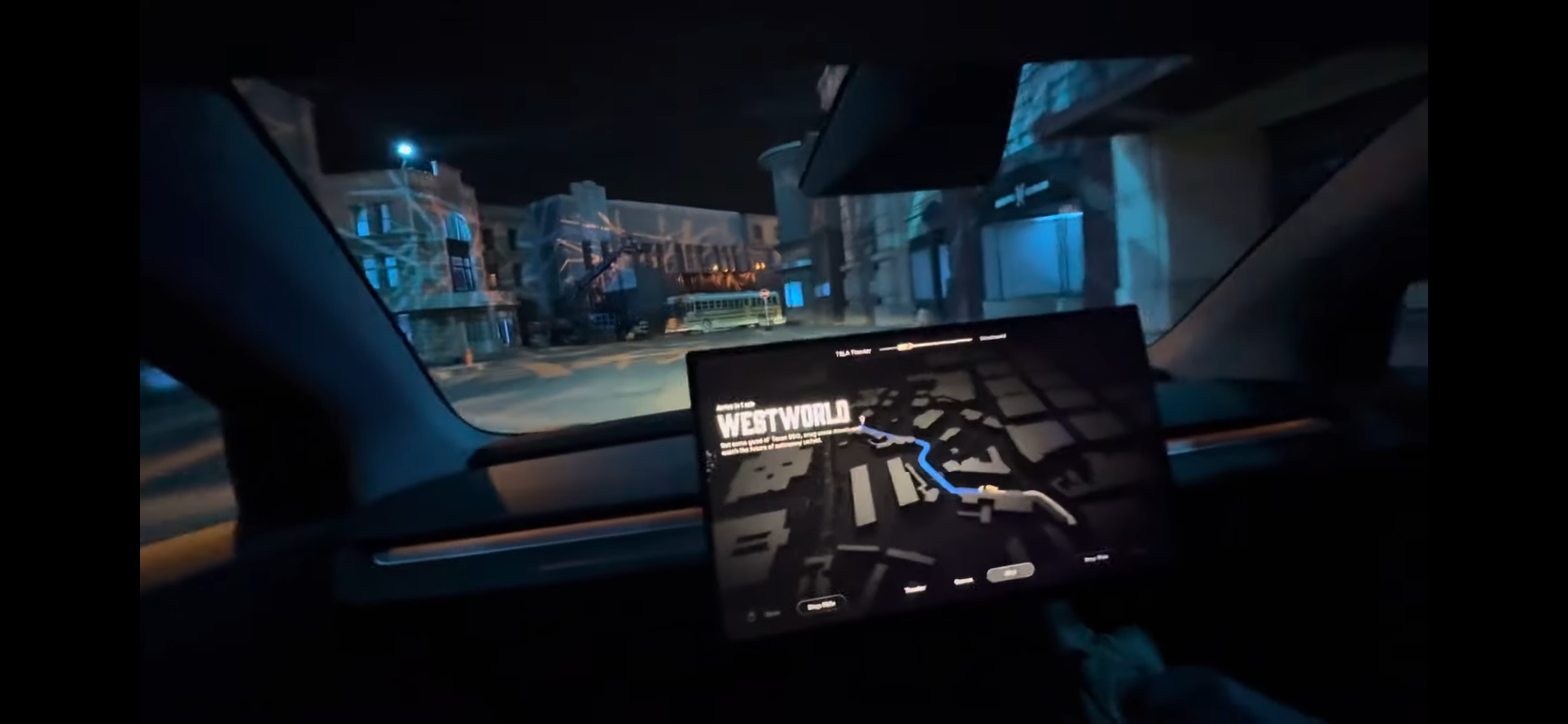 Ілон Маск презентував роботаксі Tesla: як виглядає зовні і всередині (відео)