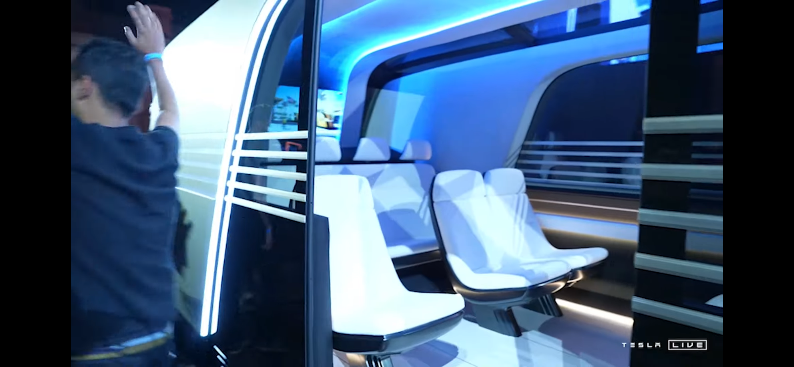 Ілон Маск презентував роботаксі Tesla: як виглядає зовні і всередині (відео)